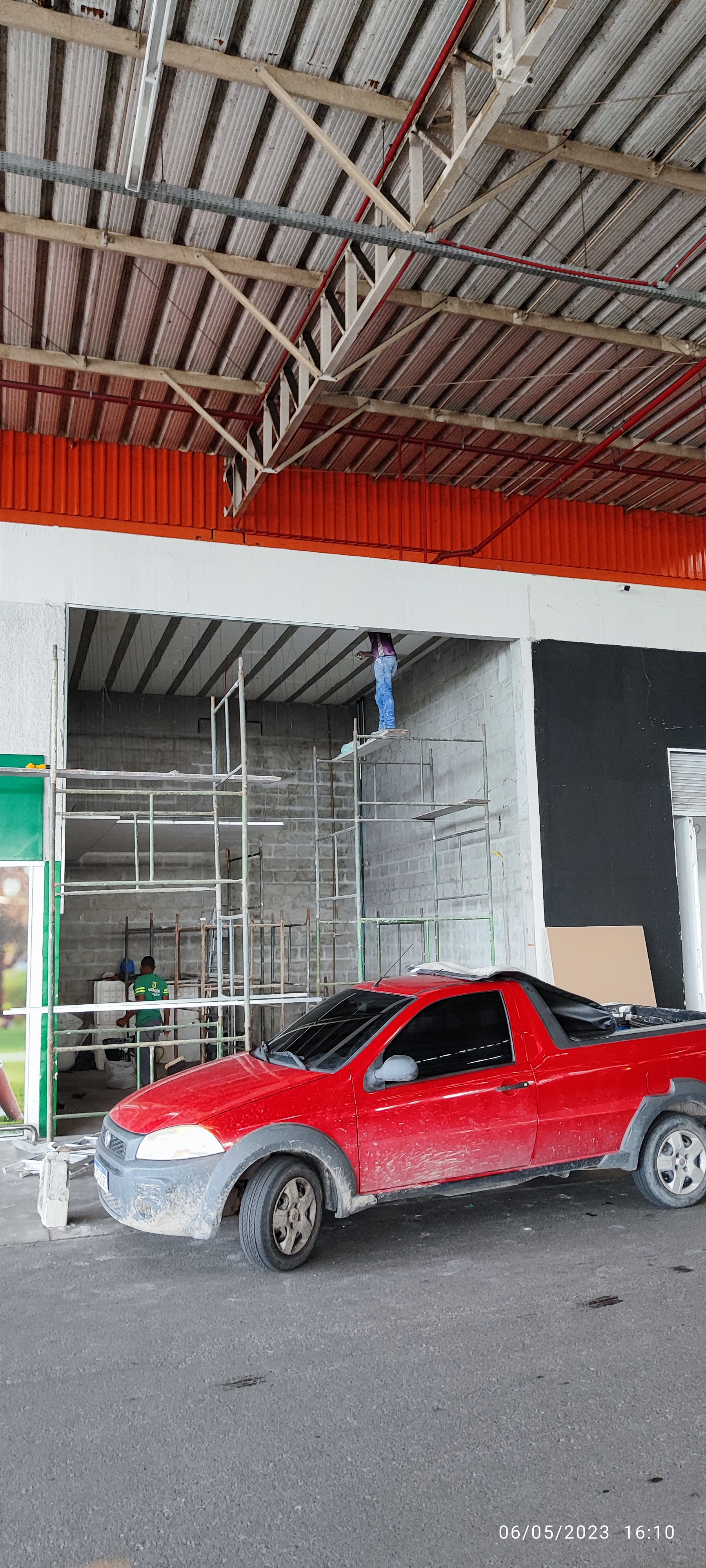 Reforma comercial forro piso divisória loja Queen