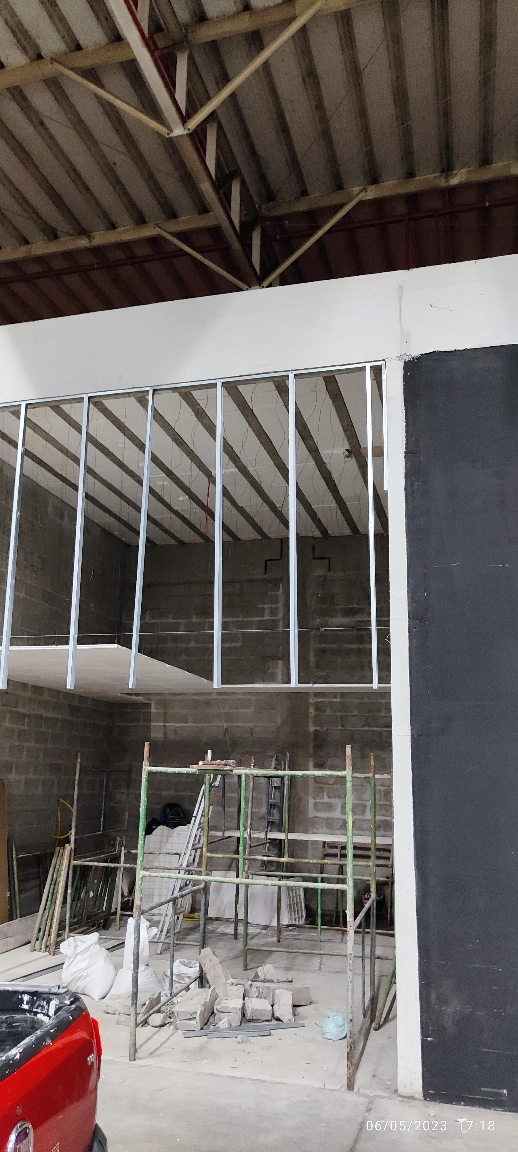 Instalação forro e piso em loja lavanderia WFG